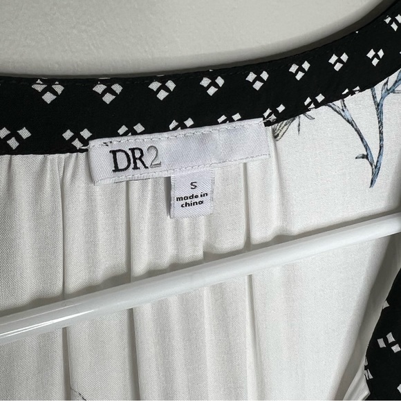 Boho DR2 *NEW* size small flowy top! Tassel with bead tie. Black and white. - Picture 5 of 8